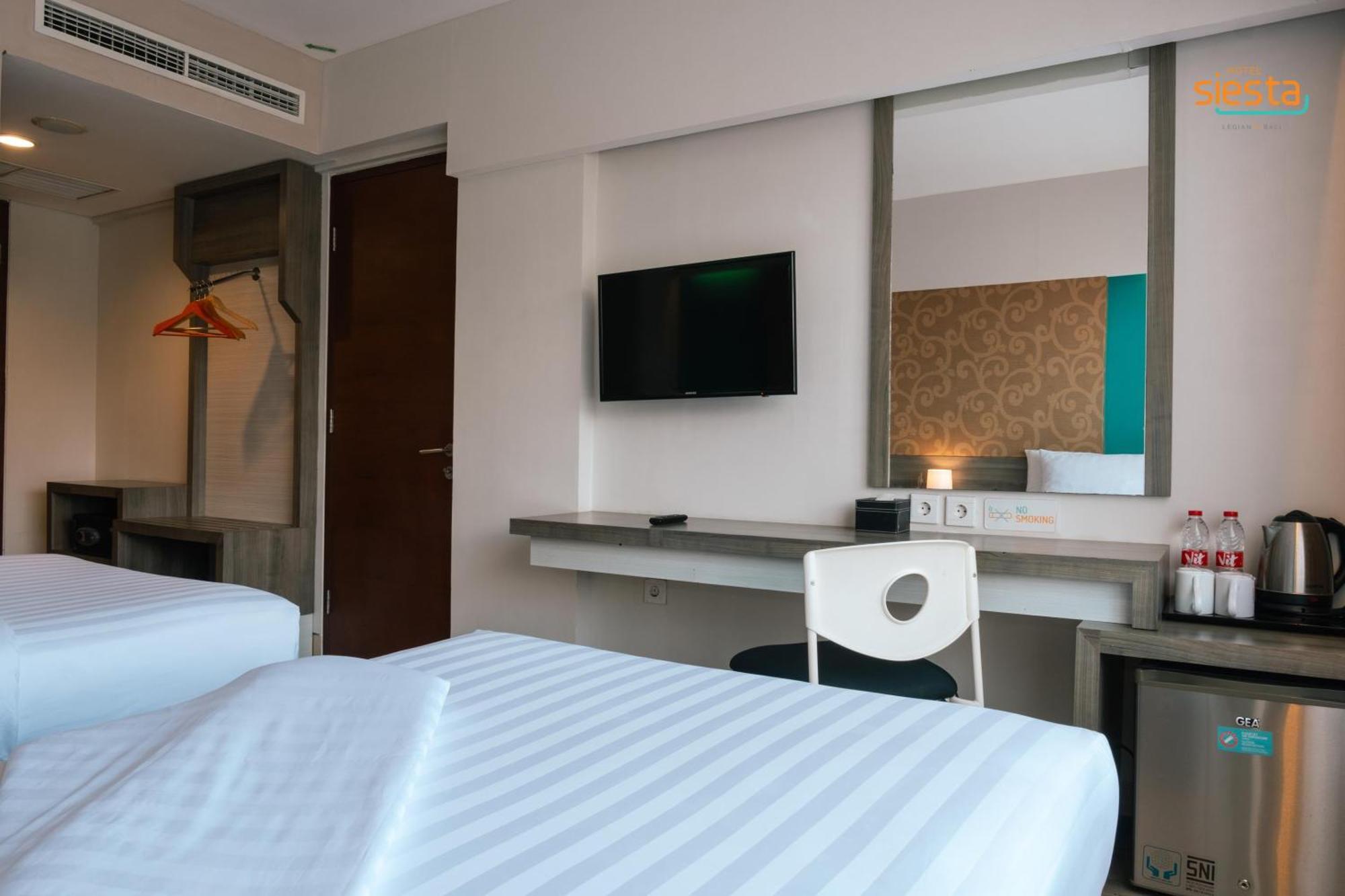 Siesta Legian Hotel Exterior photo
